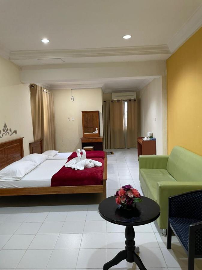 Samudera Hotel Kampung Kuala Besut Exterior photo